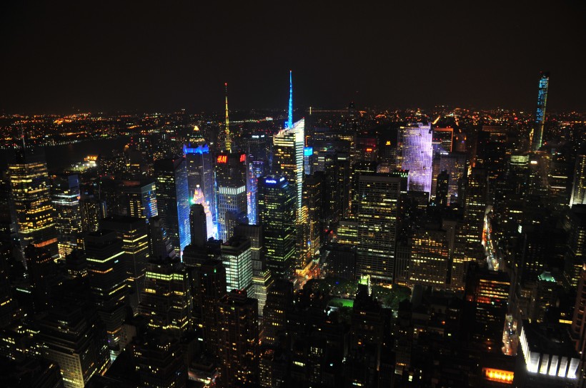 点击大图看下一张：繁华的城市夜景图片