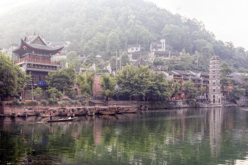 点击大图看下一张：湖南湘西凤凰古城风景图片