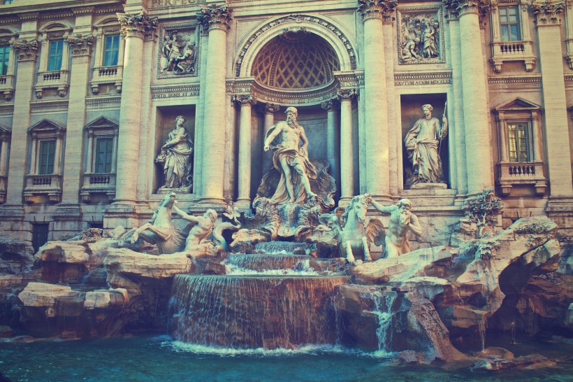 点击大图看下一张：意大利特莱威喷泉图片