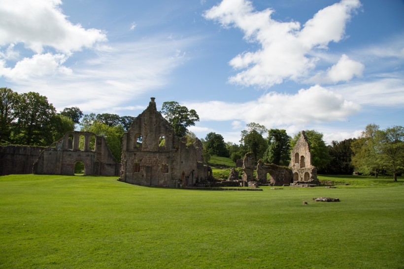 点击大图看下一张：英国喷泉修道院建筑风景图片