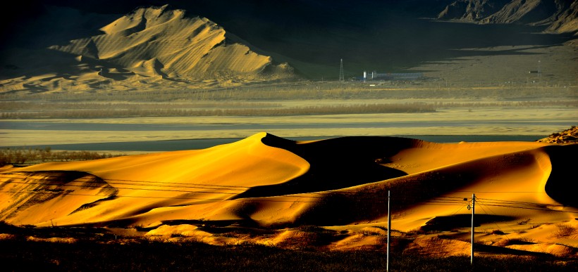 点击大图看下一张：西藏雅鲁藏布佛掌沙丘图片