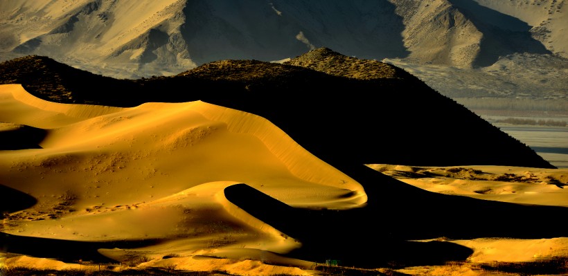点击大图看下一张：西藏雅鲁藏布佛掌沙丘图片