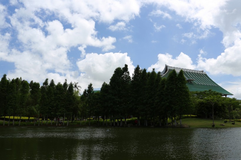 点击大图看下一张：福建厦门大学芙蓉湖风景图片