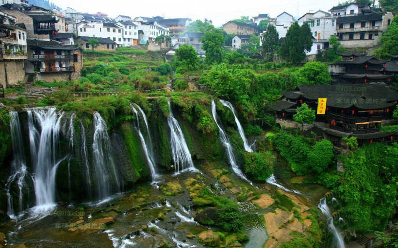 点击大图看下一张：湖南湘西芙蓉镇风景图片
