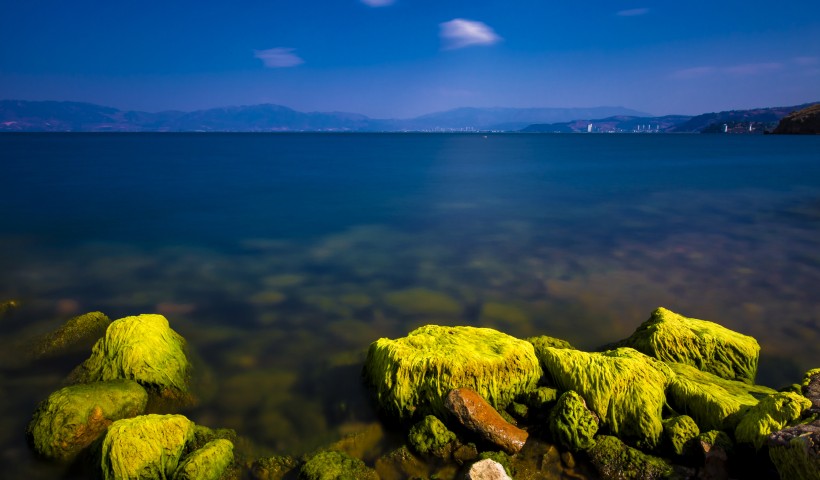 点击大图看下一张：云南抚仙湖风景图片