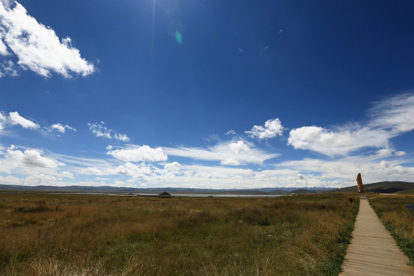 点击大图看下一张：甘肃尕海湖风景图片