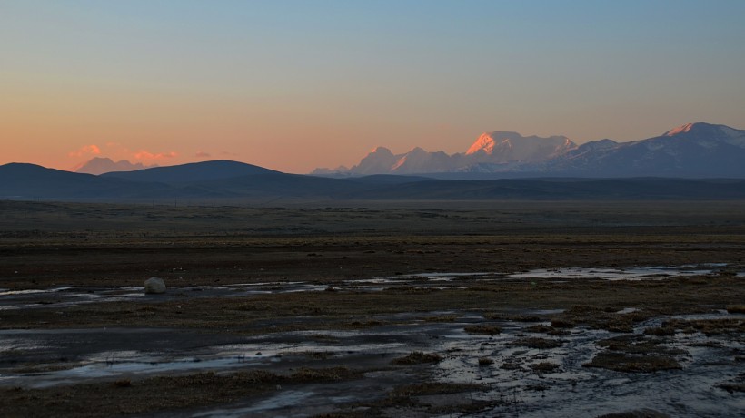 点击大图看下一张：西藏岗巴日出风景图片