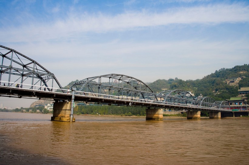 点击大图看下一张：甘肃兰州黄河大桥图片