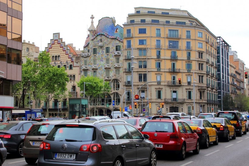 点击大图看下一张：西班牙巴塞罗那高迪建筑风景图片