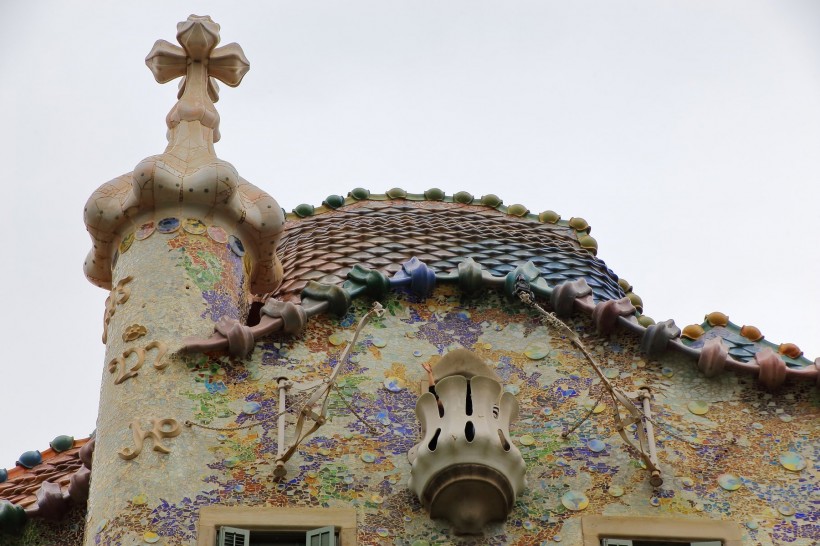 点击大图看下一张：西班牙巴塞罗那高迪建筑风景图片