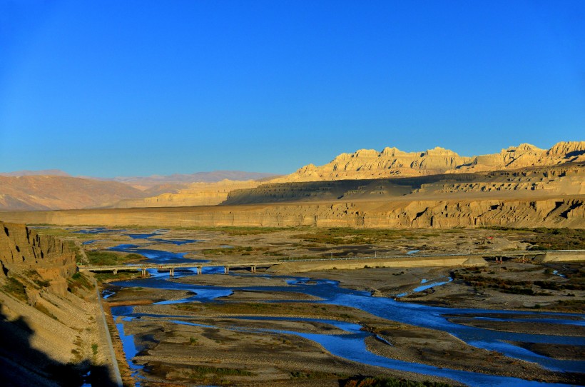 点击大图看下一张：西藏象泉河晨曦风景图片