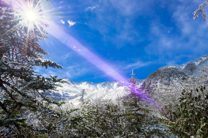 点击大图看下一张：青藏贡嘎雪山风景图片