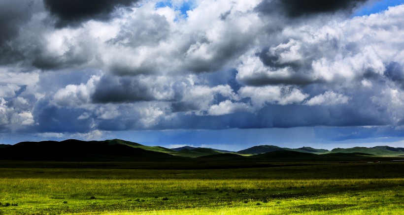 点击大图看下一张：内蒙古贡格尔草原风景图片