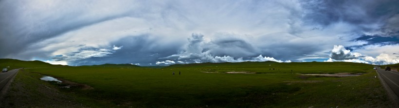 点击大图看下一张：内蒙古贡格尔草原风景图片