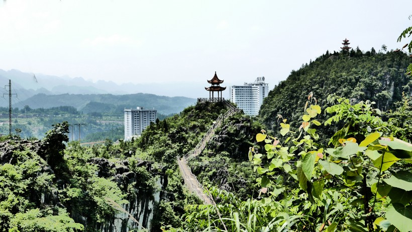 点击大图看下一张：重庆官渡峡景色图片
