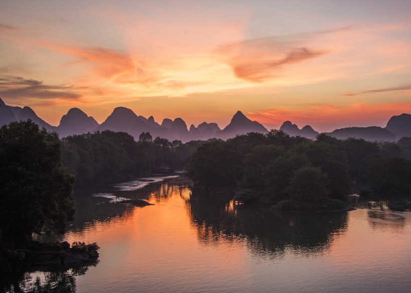 点击大图看下一张：广西桂林漓江晚霞风景图片