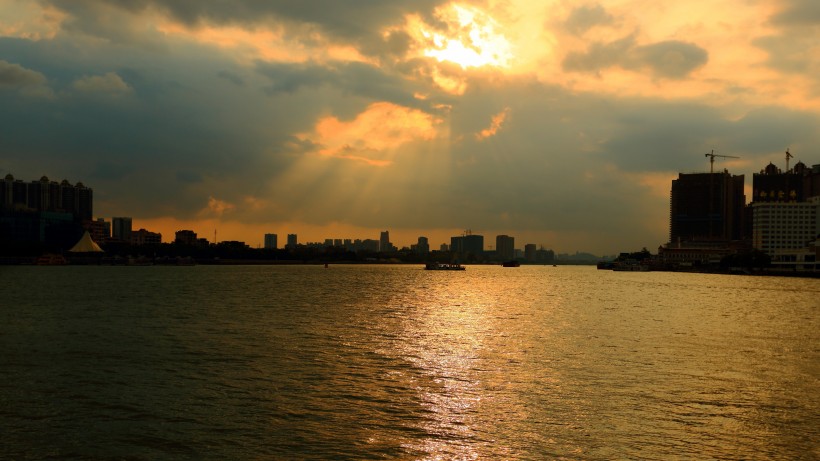 点击大图看下一张：广州白鹅潭夕阳风景图片