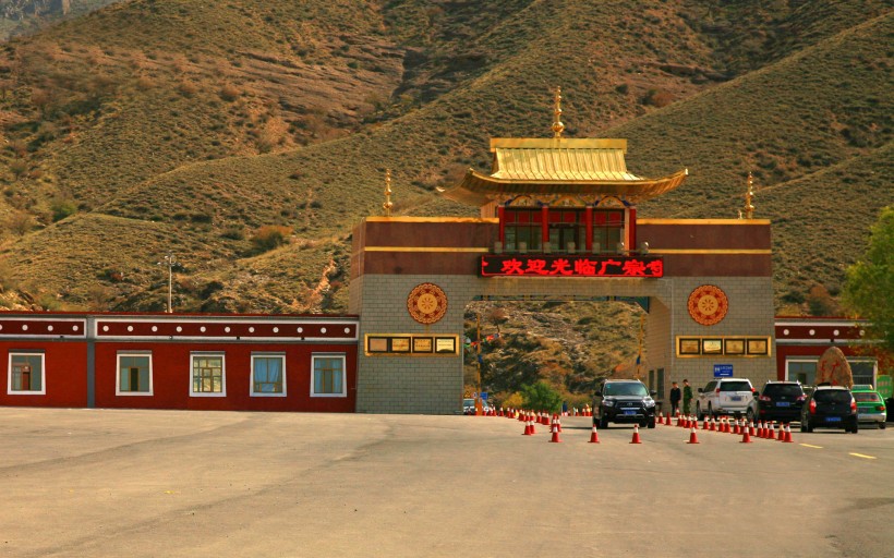 点击大图看下一张：内蒙古阿拉善左旗广宗寺风景图片