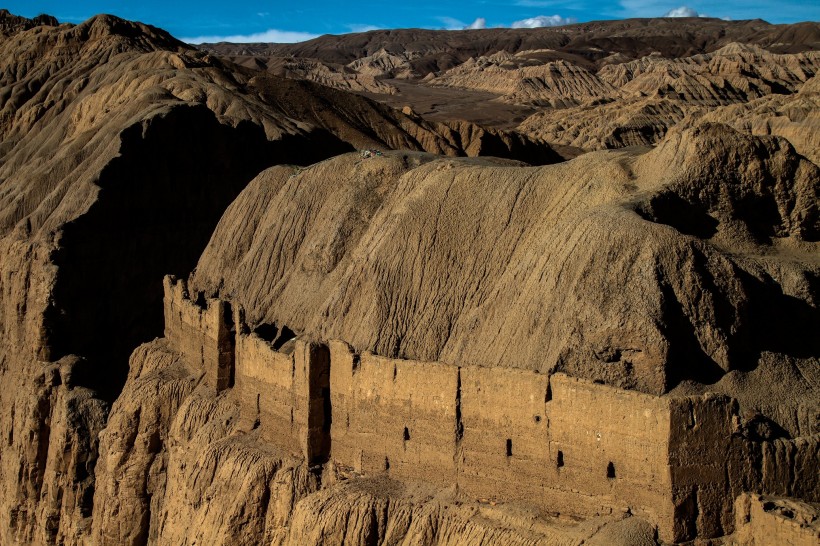 点击大图看下一张：西藏古格王国遗址风景图片