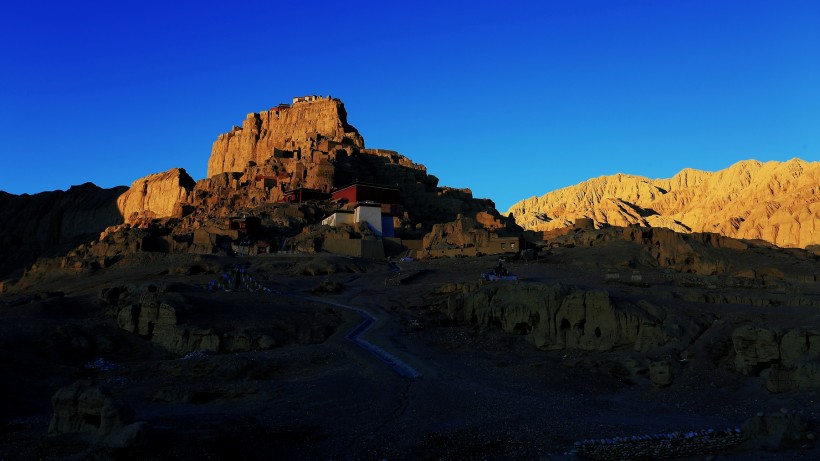 点击大图看下一张：西藏古格遗址风景图片
