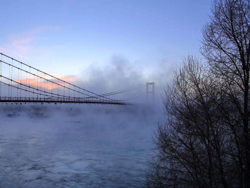 点击大图看下一张：青海贵德晨雾风景图片