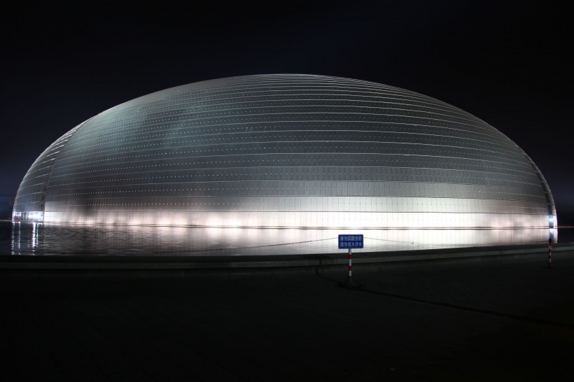 点击大图看下一张：北京国家大剧院夜景图片