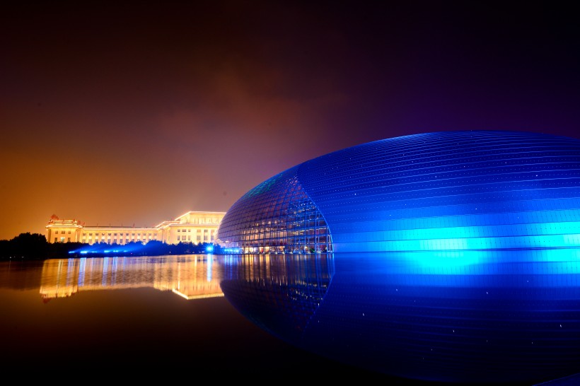 点击大图看下一张：北京国家大剧院夜色图片