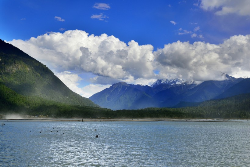 点击大图看下一张：西藏古乡湖风景图片