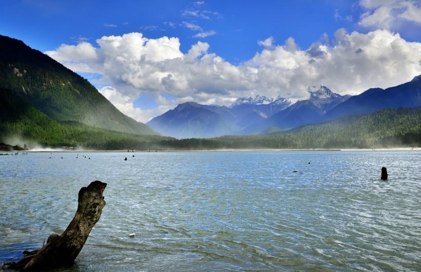 点击大图看下一张：西藏古乡湖风景图片