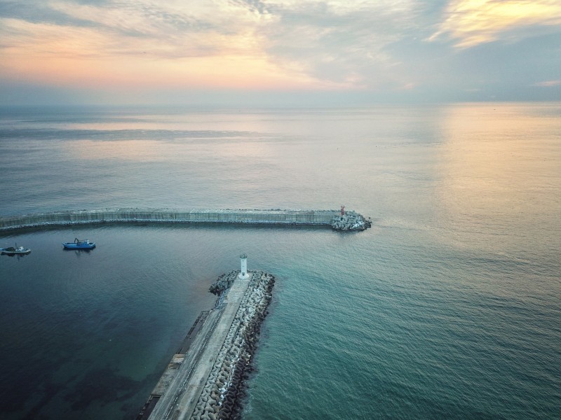 点击大图看下一张：韩国海水浴场风景图片