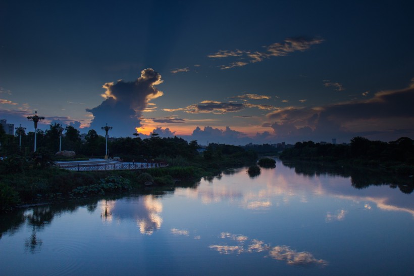点击大图看下一张：广东广州海珠湖风景图片
