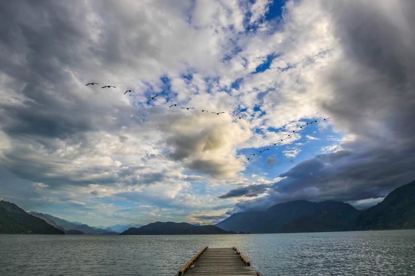 点击大图看下一张：加拿大温哥华哈里森湖风景图片