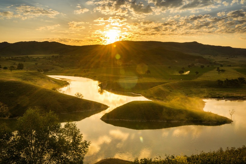 点击大图看下一张：内蒙古蛤蟆坝清晨风景图片