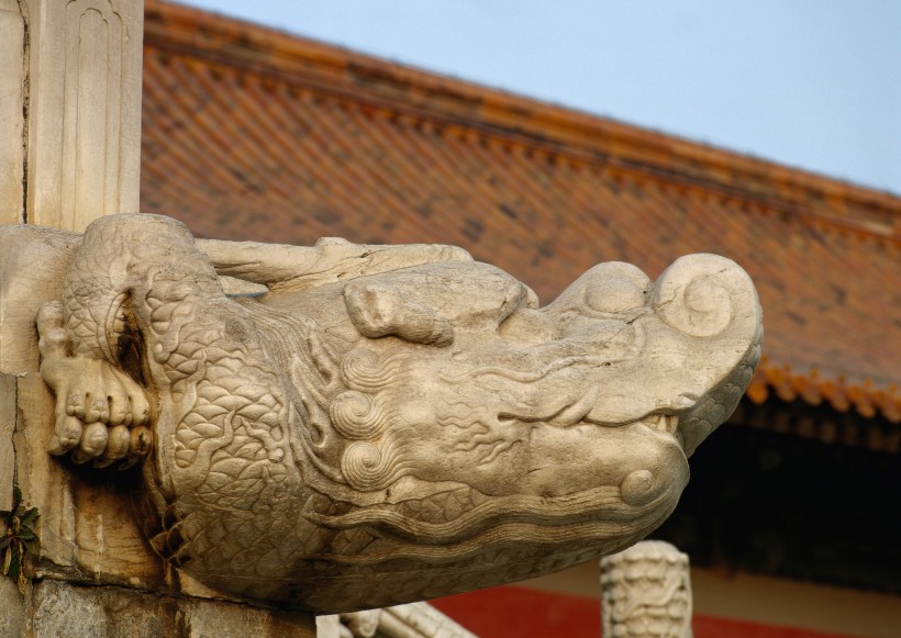 点击大图看下一张:汉白玉石雕龙头