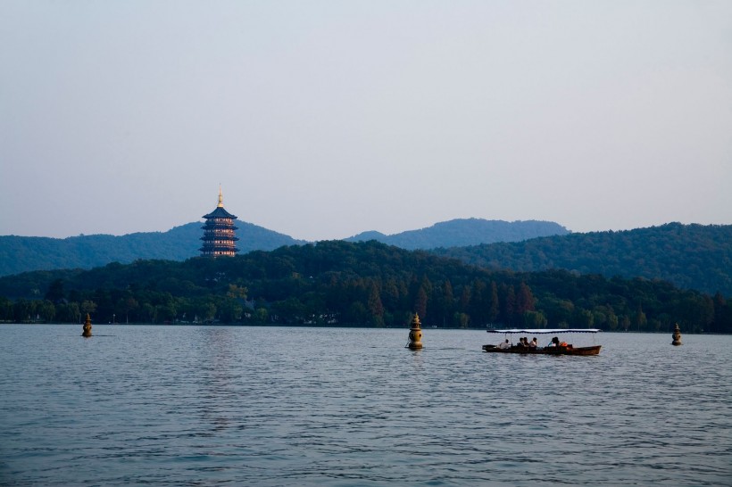 点击大图看下一张：杭州西湖图片