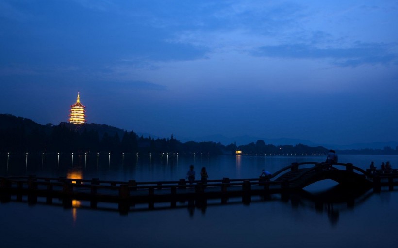 点击大图看下一张：杭州西湖风景图片
