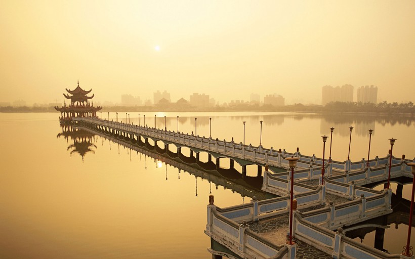 点击大图看下一张：杭州西湖风景图片