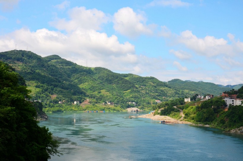 点击大图看下一张：陕西汉江风景图片