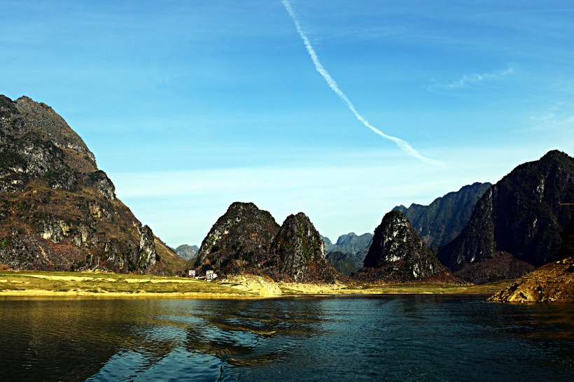 点击大图看下一张：广西百色浩坤湖风景图片