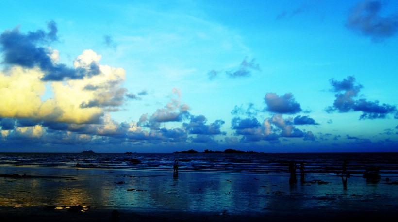 点击大图看下一张：广东台山黑沙湾风景图片