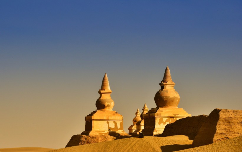 点击大图看下一张：内蒙古额济纳黑水城风景图片