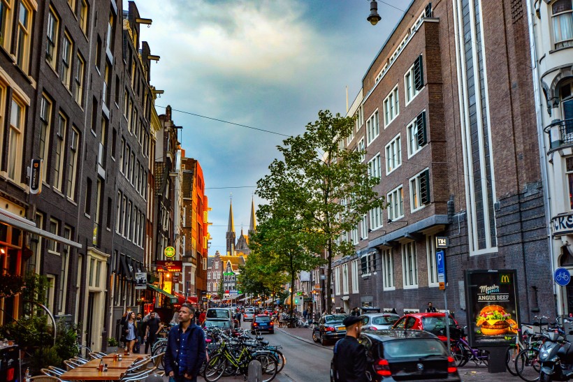 点击大图看下一张：荷兰城市风光图片