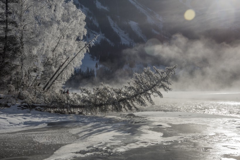 点击大图看下一张：新疆禾木冬季雪景图片