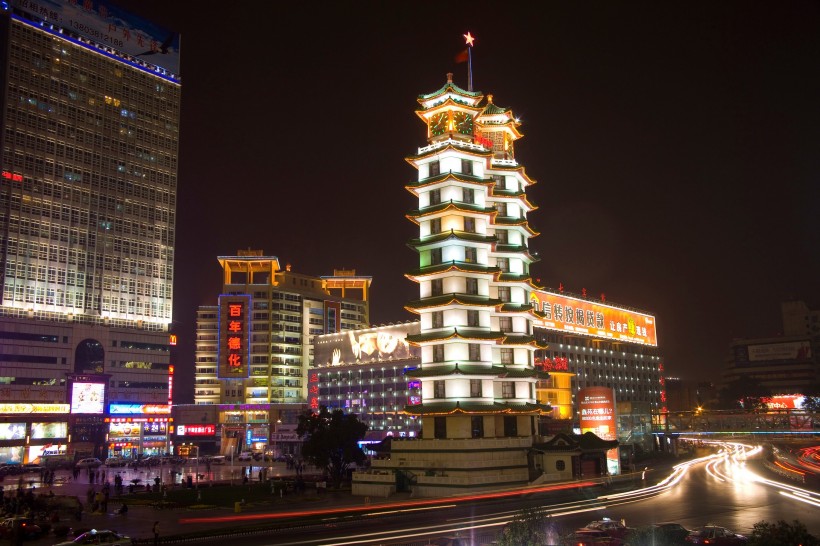点击大图看下一张：河南郑州二七双塔图片