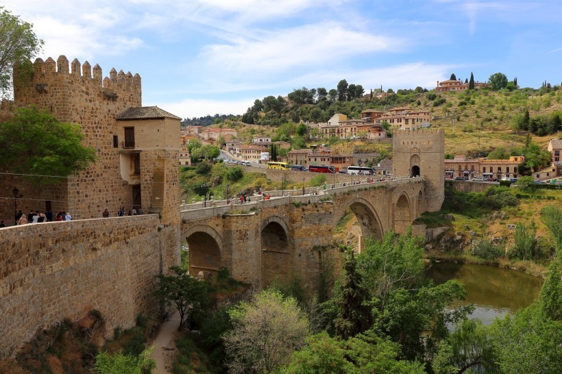 点击大图看下一张：西班牙托莱多古城风景图片
