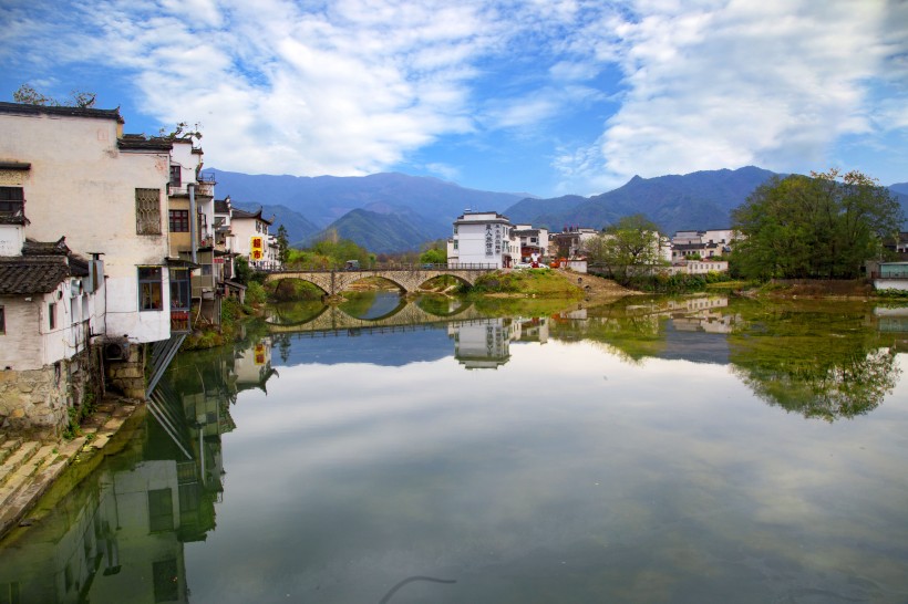 点击大图看下一张：安徽宏村风景图片