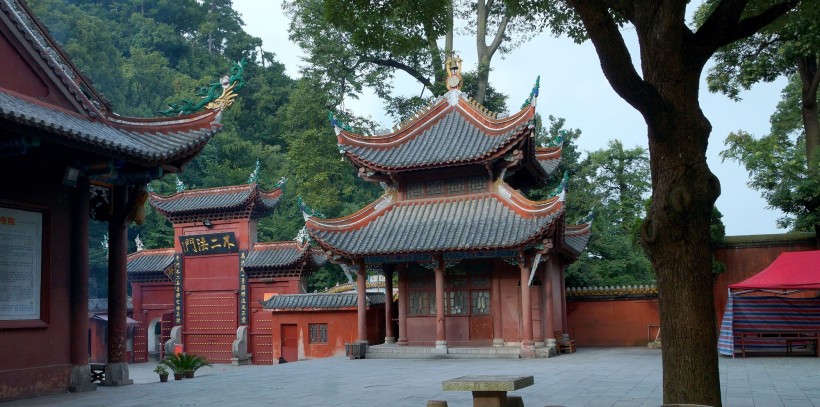 点击大图看下一张：贵州黔灵弘福寺风景图片
