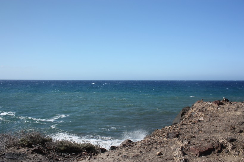 点击大图看下一张：圣托里尼红沙滩风景图片