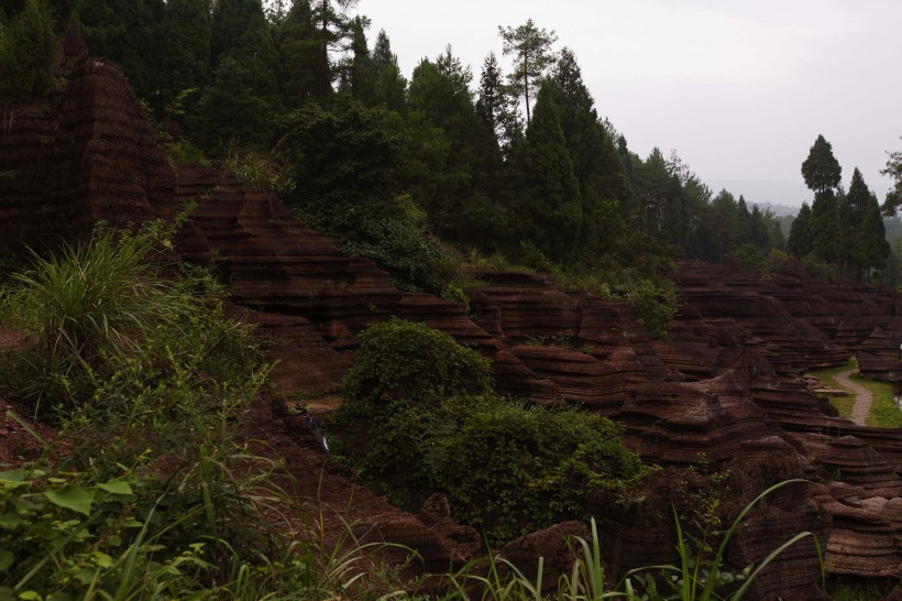 点击大图看下一张：湖南古丈红石林风景图片