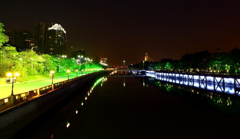 点击大图看下一张：广州花城广场夜景图片